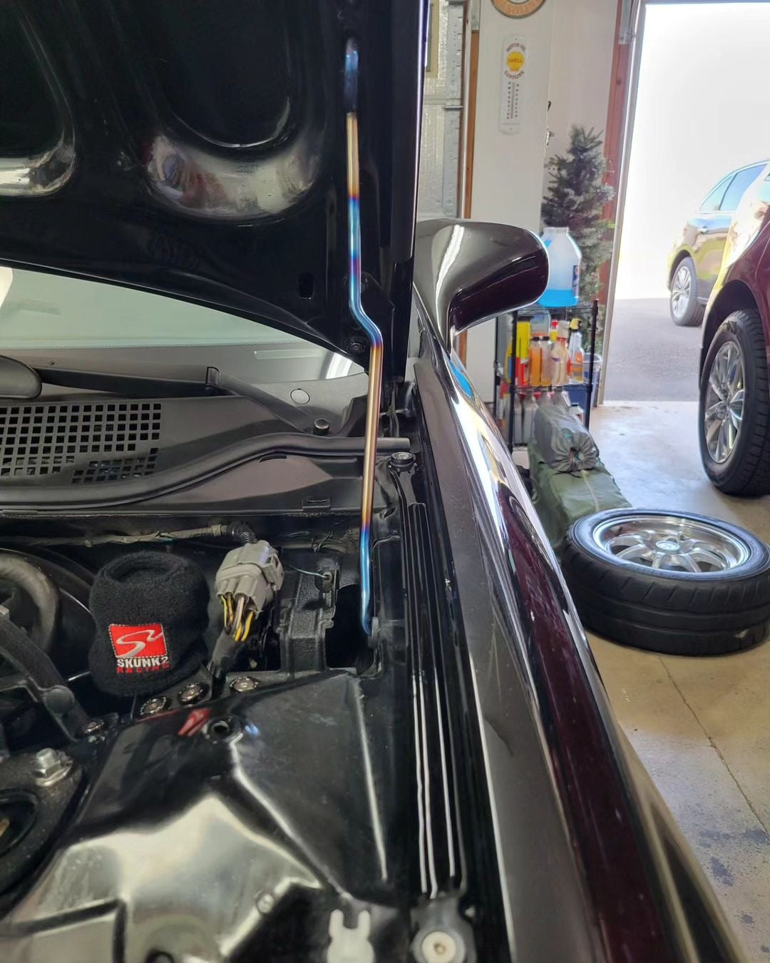Titanium Hood Prop