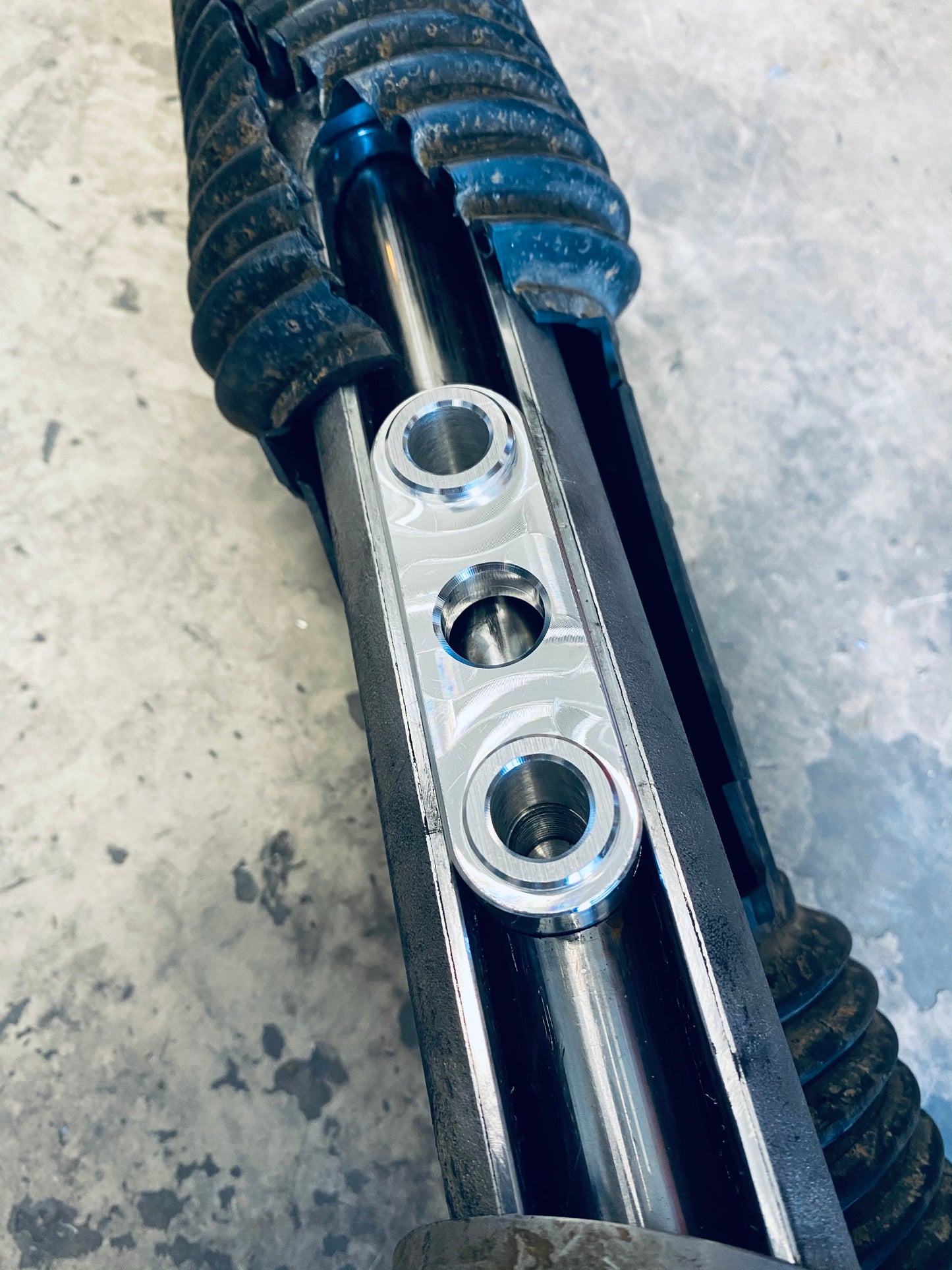STEERING SLIDER/ STEERING RISER BRACKET