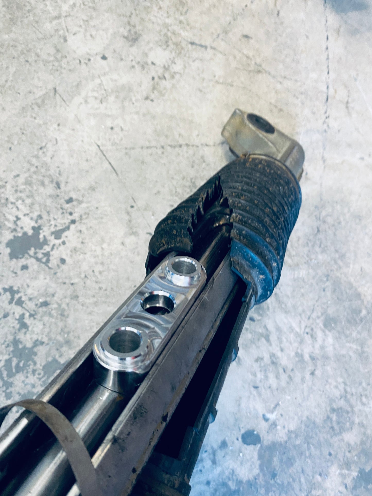 STEERING SLIDER/ STEERING RISER BRACKET