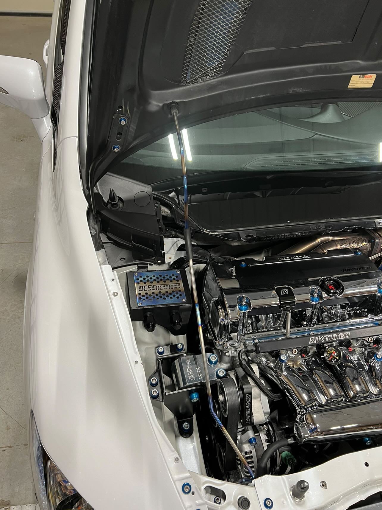 Titanium Hood Prop